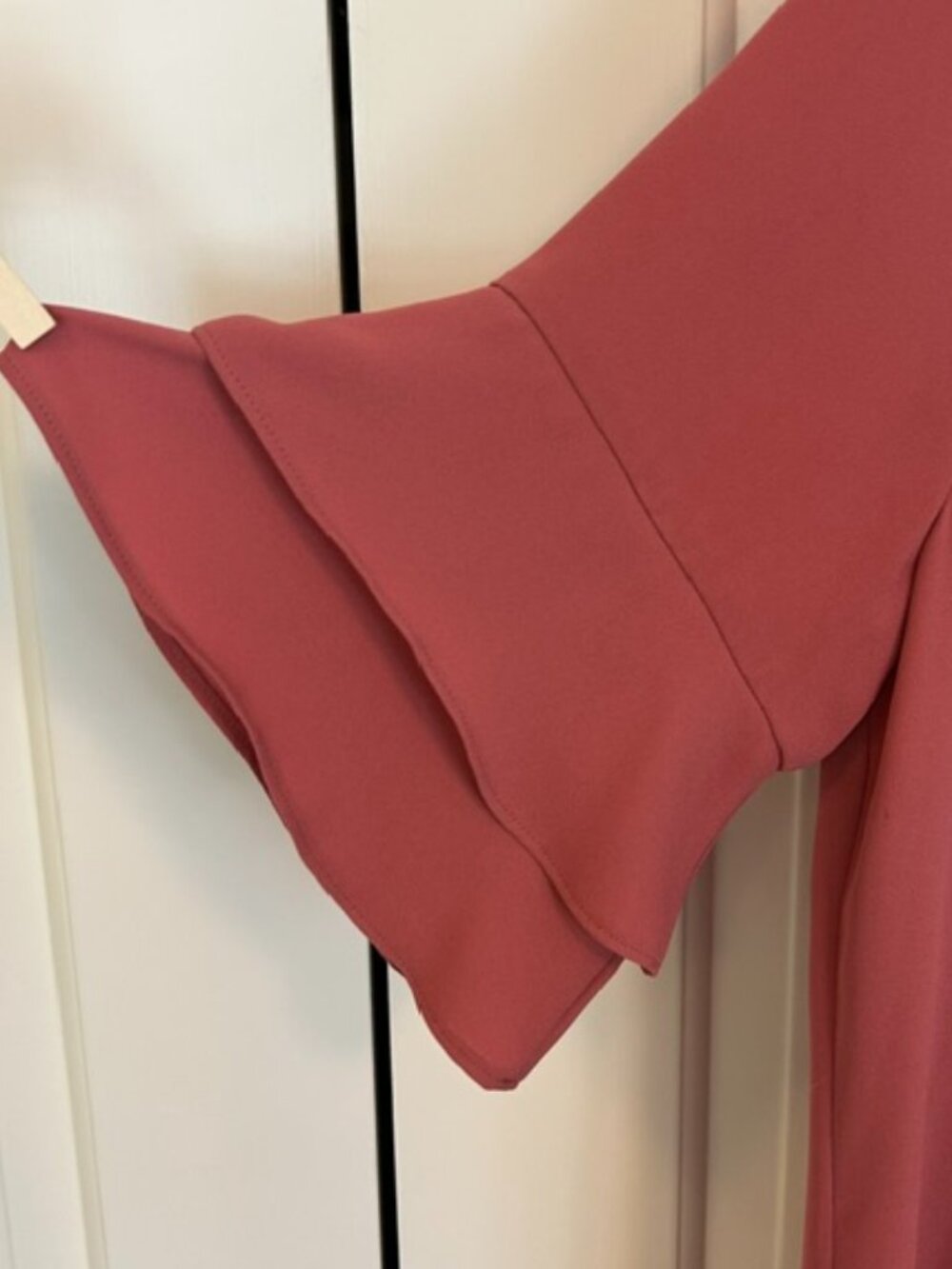 LOFT EUC Dusty Rose Tiered Flutter Sleeve V-Neck Blouse Small - Picture 4 of 5
